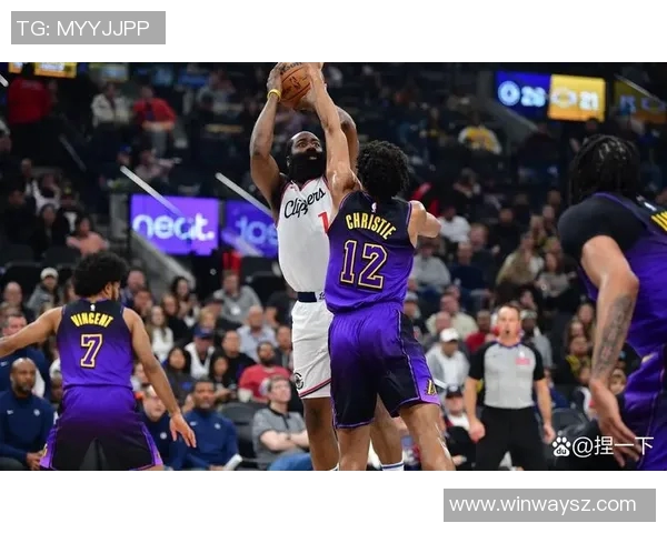 篮网与快船精彩对决全场比赛录像回顾与精彩瞬间分析